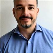 Não tenho experiência como professor em sala de aula, contudo possuo experiência em ministrar treinamentos, apresentações/palestra